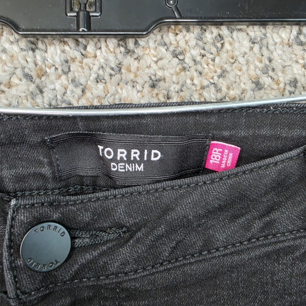 Torrid Jeans Womens 18 Regular Black Denim Straight Leg Mid Rise 5 Pocket - Picture 7 of 7
